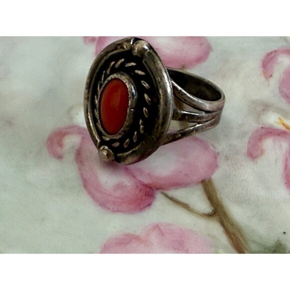 Vintage Native American Navajo Sterling Silver Coral Ring Size 6.25 - Picture 4 of 10